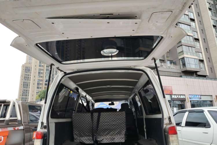 Used Jinbei Hiace 2011 2.0L 5th Generation Kuaiyunwang Standard Version 4G20B Trunk