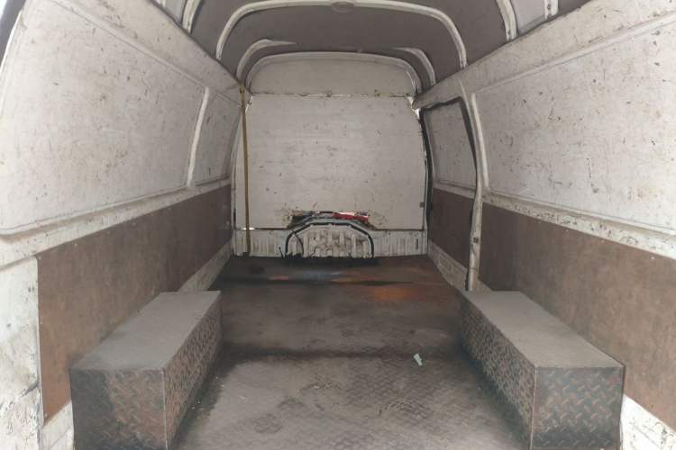 Used Jinbei Hiace 2011 2.0L Sixth-Generation Classic Standard 4G20D4B Trunk