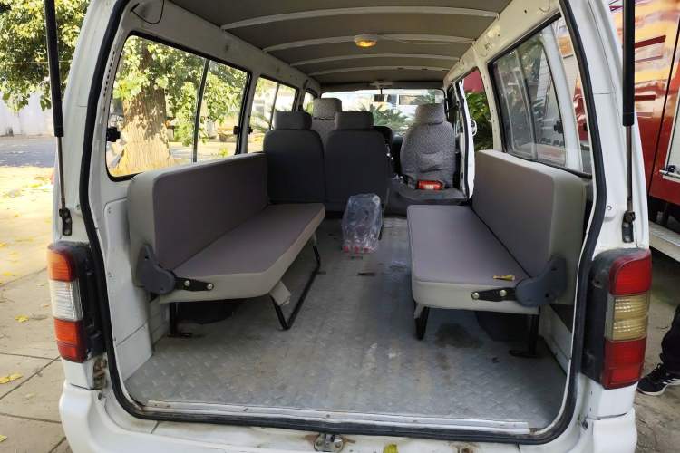 Used Jinbei Hiace 2011 2.0L Fifth-Generation Kuaiyunwang Standard Version 4G21B Trunk
