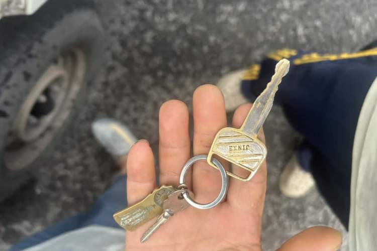 Used Jinbei Hiace 2011 2.0L 5th Generation Kuaiyunwang Standard Version 4G20B Vehicle Key