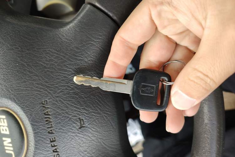 Used Jinbei Hiace 2011 2.0L 5th Generation Kuaiyunwang Luxury Version 4G20B Vehicle Key