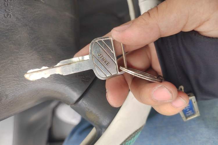 Used Jinbei Hiace 2011 2.0L 5th Generation Kuaiyunwang Standard Version 4G19 Vehicle Key
