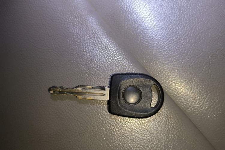 Used Jinbei Hiace 2011 2.0L 5th Generation Kuaiyunwang Standard Version 4G19 Vehicle Key