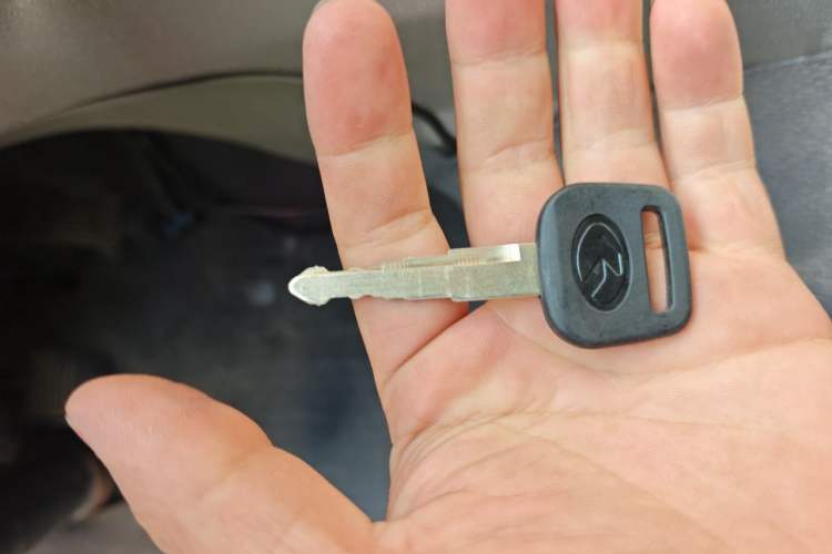 Used Jinbei Hiace 2011 2.0L 5th Generation Kuaiyunwang Standard Version 4G19 Vehicle Key