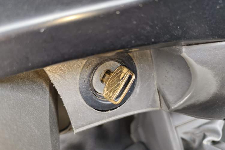 Used Jinbei Hiace 2011 2.0L 5th Generation Kuaiyunwang Standard Version 4G19 Vehicle Key
