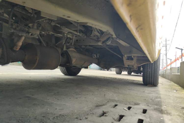 Used Jinbei Hiace 2011 2.0L 5th Generation Power King Comfort Version 4G20D4B Chassis Front Left