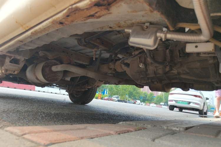 Used Jinbei Hiace 2011 2.0L Sixth-Generation Classic Standard 4G20D4B Chassis Front Right