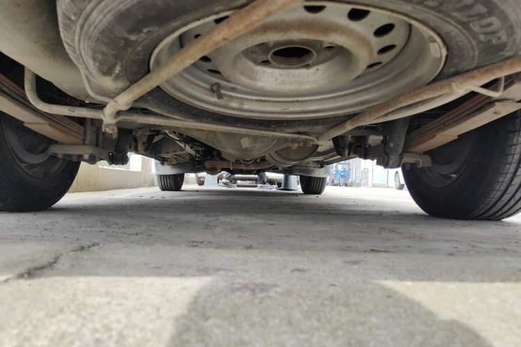 Used Jinbei Hiace 2011 2.0L 5th Generation Power King Comfort Version 4G20D4B Chassis Rear
