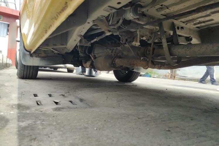Used Jinbei Hiace 2011 2.0L 5th Generation Power King Comfort Version 4G20D4B Chassis Rear Left