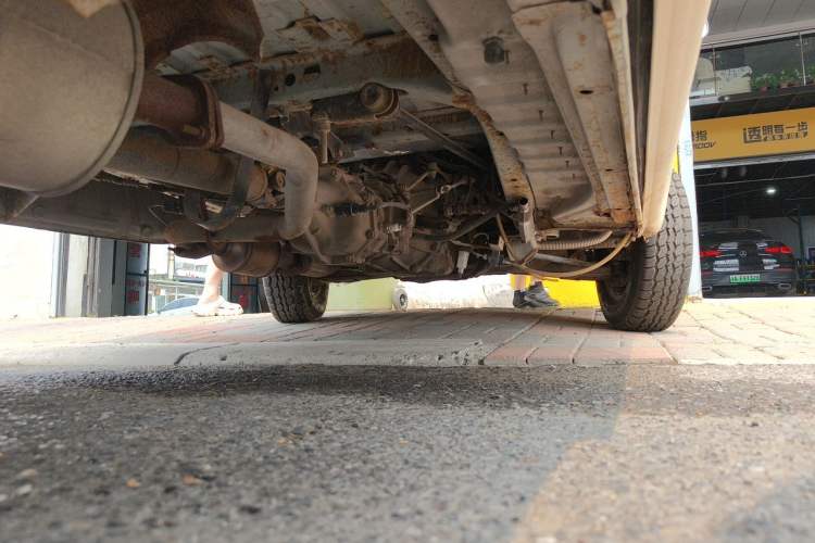 Used Jinbei Hiace 2011 2.0L Sixth-Generation Classic Standard 4G20D4B Chassis Rear Right