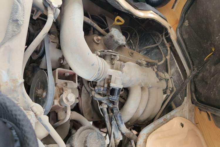 Used Jinbei Hiace 2011 2.0L Sixth-Generation Classic Standard 4G20D4B Engine Bay Right