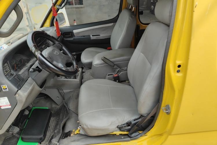 Used Jinbei Hiace 2011 2.0L 5th Generation Power King Comfort Version 4G20D4B Left Front Seat