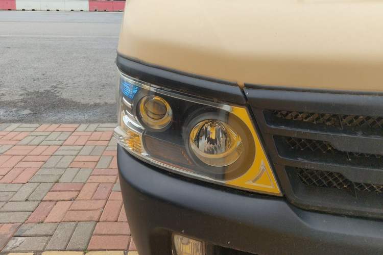 Used Jinbei Hiace 2011 2.0L Sixth-Generation Classic Standard 4G20D4B Right Front Headlight