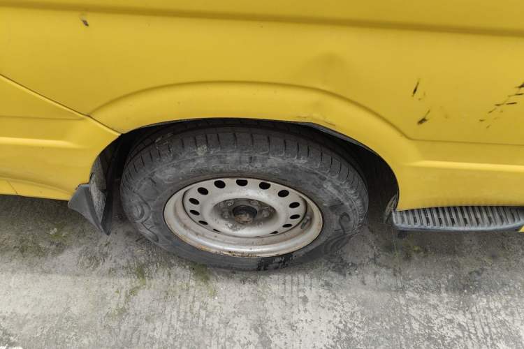 Used Jinbei Hiace 2011 2.0L 5th Generation Power King Comfort Version 4G20D4B Right Front Wheel Hub
