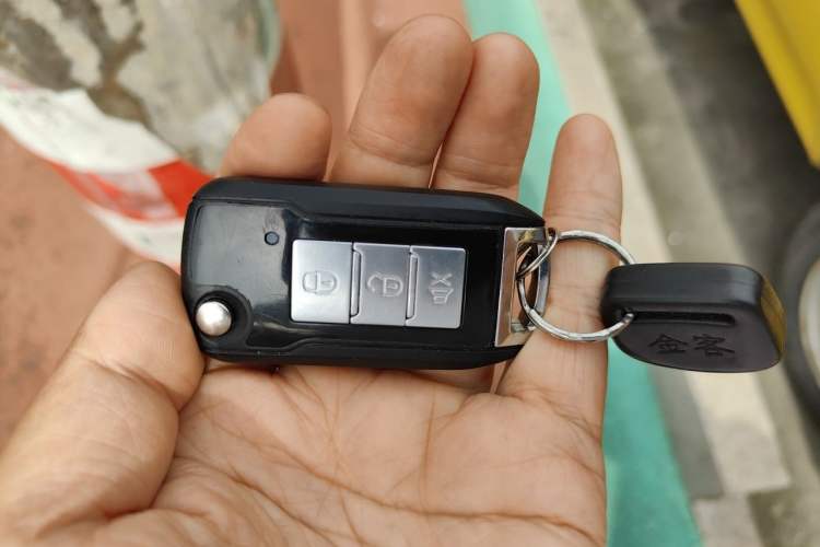 Used Jinbei Hiace 2011 2.0L 5th Generation Power King Comfort Version 4G20D4B Vehicle Key