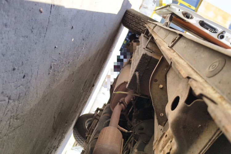 Used Jinbei Hiace 2012 2.4L Da Hai Shi W Standard Edition Chassis Front Right