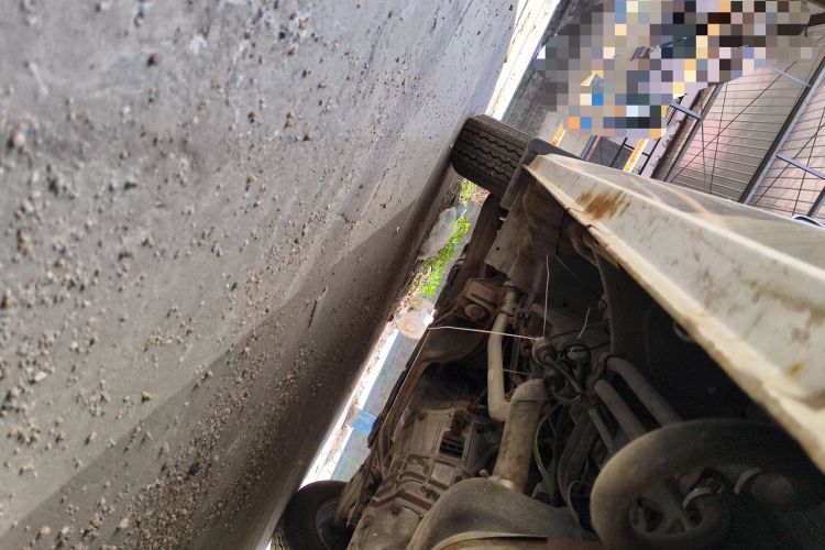 Used Jinbei Hiace 2012 2.4L Da Hai Shi W Standard Edition Chassis Rear Left