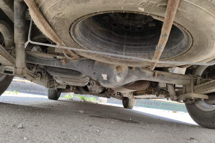 Used Jinbei Hiace 2012 2.4L Da Hai Shi W Standard Edition Chassis Rear
