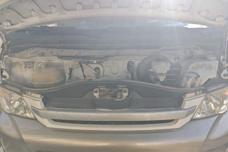 Used Jinbei Hiace 2012 2.4L Da Hai Shi W Luxury Edition Engine Bay
