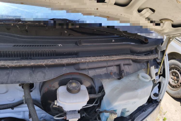 Used Jinbei Hiace 2012 2.4L Da Hai Shi W Standard Edition Engine Bay Left