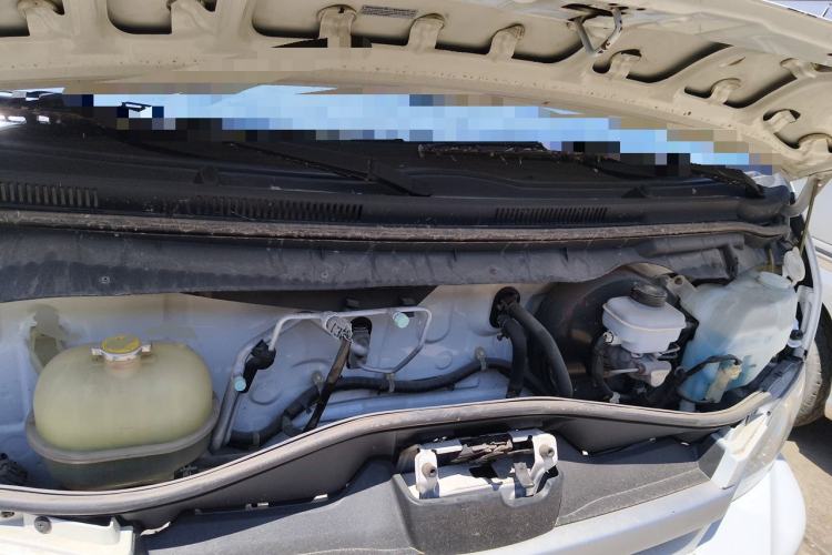 Used Jinbei Hiace 2012 2.4L Da Hai Shi W Standard Edition Engine Bay