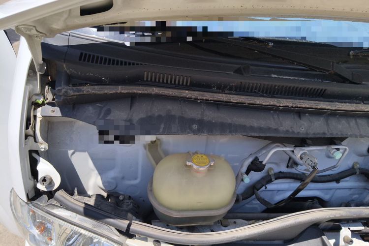 Used Jinbei Hiace 2012 2.4L Da Hai Shi W Standard Edition Engine Bay Right