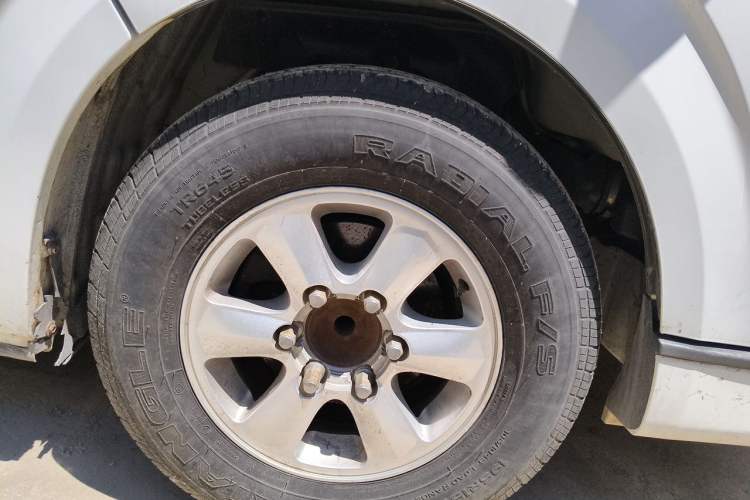 Used Jinbei Hiace 2012 2.4L Da Hai Shi W Standard Edition Right Front Wheel Hub