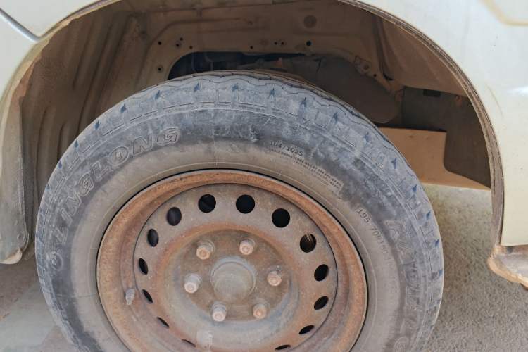 Used Jinbei Hiace  Right Front Wheel Hub