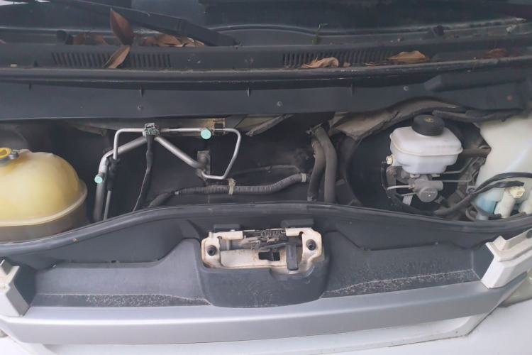 Used Jinbei Hiace  Engine Bay