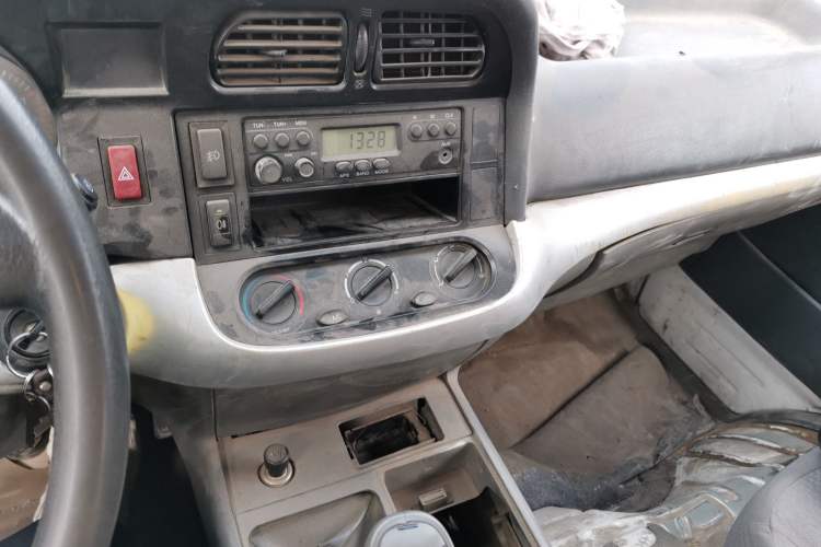 Used Jinbei Hiace 2014 2.0L 5th Generation Kuaiyunwang Business Version 4G20B Audio And AC Panel