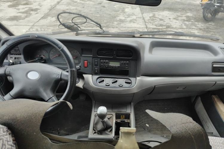 Used Jinbei Hiace 2014 2.0L 5th Generation Kuaiyunwang Business Version 4G20B Center Console