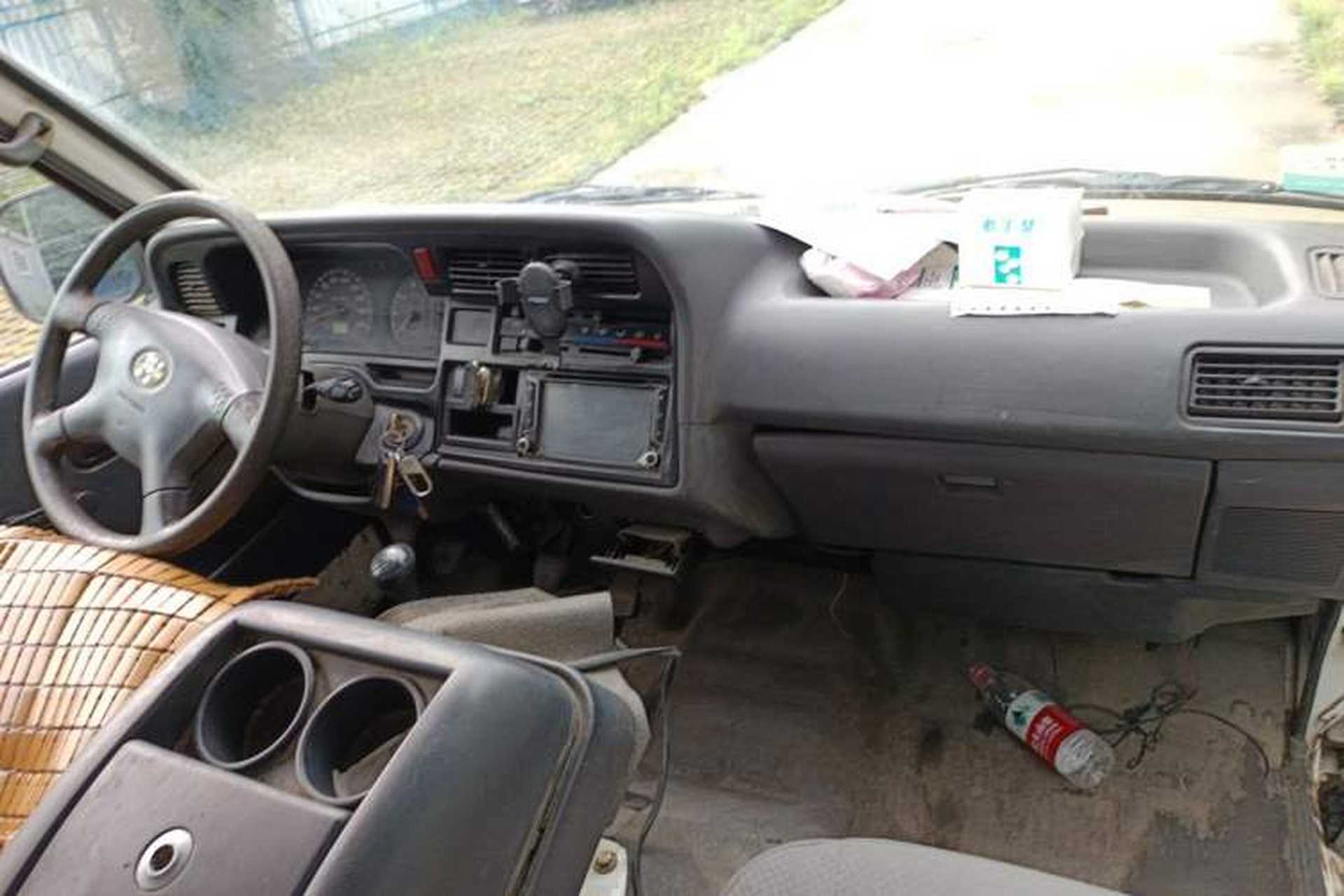 Used Jinbei Hiace 2014 2.0L Fifth-Generation Xiangyun Comfort Type 1 4G21C Center Console