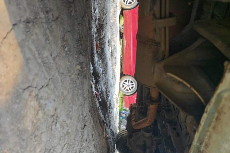 Used Jinbei Hiace 2014 2.0L Fifth-Generation Xiangyun Comfort Type 1 4G20C Chassis Rear Right