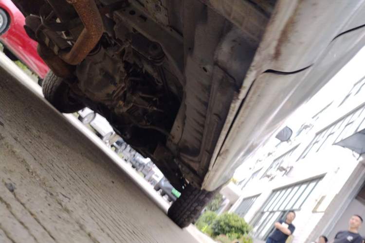 Used Jinbei Hiace 2014 2.0L 5th-Gen Power King Comfort Version V19 Chassis Rear Right