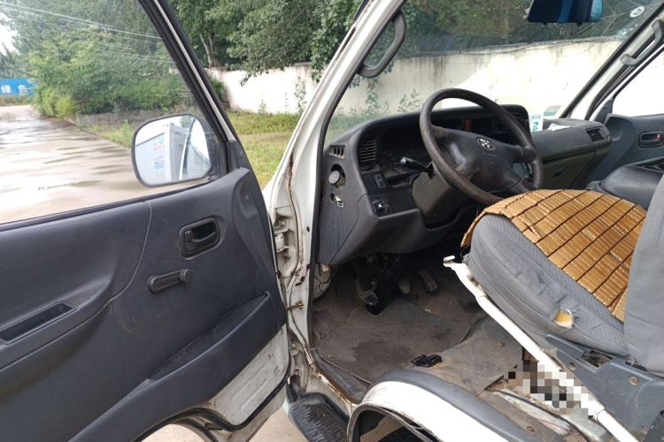 Used Jinbei Hiace 2014 2.0L Fifth-Generation Xiangyun Comfort Type 1 4G21C Driver Seat