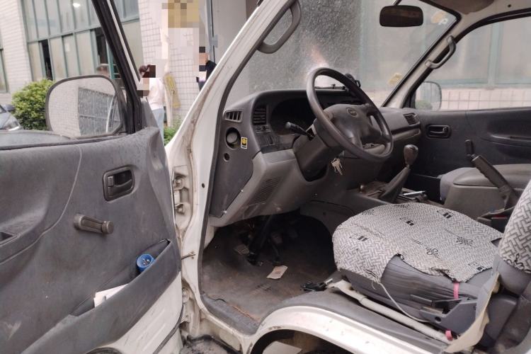 Used Jinbei Hiace 2014 2.0L 5th-Gen Power King Comfort Version V19 Driver Seat