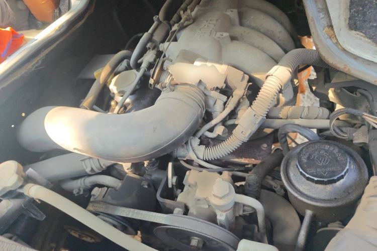 Used Jinbei Hiace 2014 2.0L Fifth-Generation Xiangyun Comfort Type 1 4G20C Engine Bay