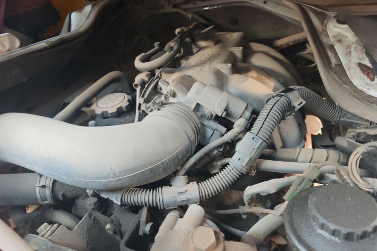 Used Jinbei Hiace 2014 2.0L Fifth-Generation Xiangyun Comfort Type 1 4G20C Engine Bay
