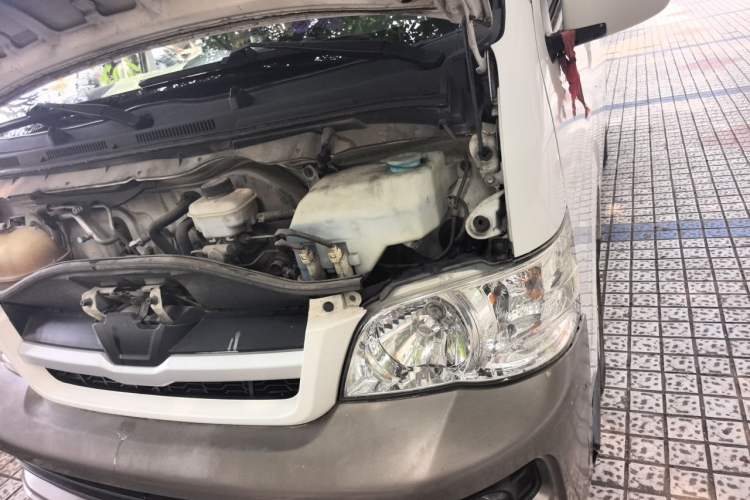 Used Jinbei Hiace 2014 2.0L Comfort Version V19 Engine Bay Left