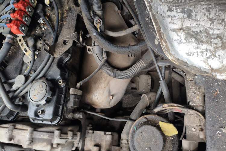 Used Jinbei Hiace 2014 2.0L 5th Generation Kuaiyunwang Business Version 4G21B Engine Bay Left