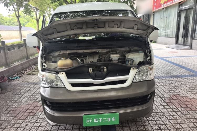 Used Jinbei Hiace 2014 2.0L Comfort Version V19 Engine Bay
