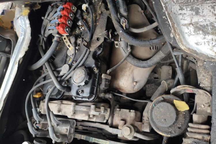 Used Jinbei Hiace 2014 2.0L 5th Generation Kuaiyunwang Business Version 4G21B Engine Bay