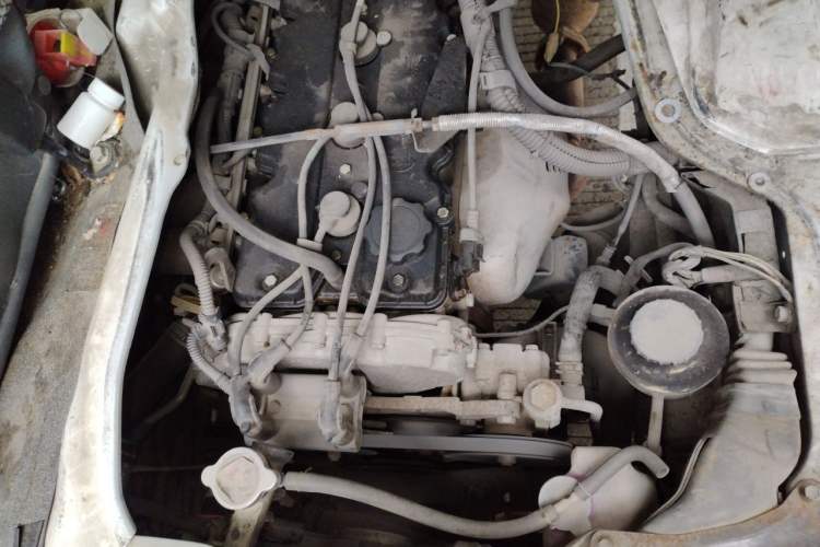 Used Jinbei Hiace 2014 2.0L 5th-Gen Power King Comfort Version V19 Engine Bay
