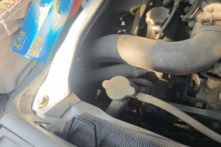 Used Jinbei Hiace 2014 2.0L Fifth-Generation Xiangyun Comfort Type 1 4G20C Engine Bay Right