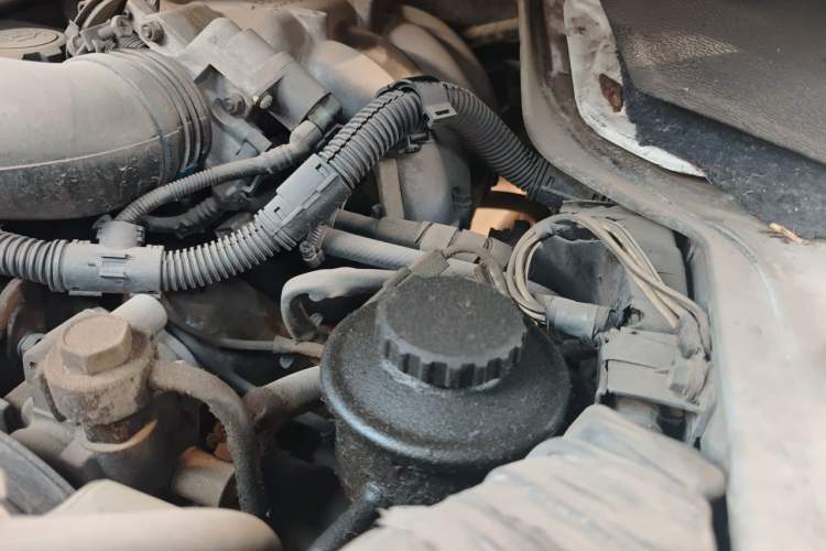Used Jinbei Hiace 2014 2.0L Fifth-Generation Xiangyun Comfort Type 1 4G20C Engine Bay Right