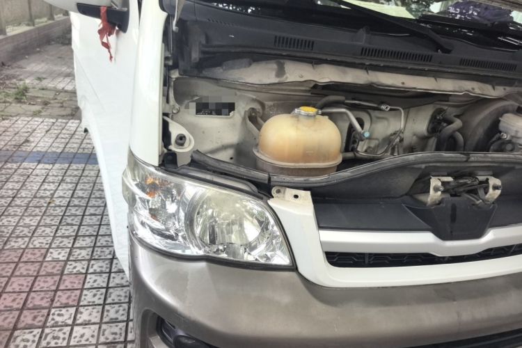 Used Jinbei Hiace 2014 2.0L Comfort Version V19 Engine Bay Right