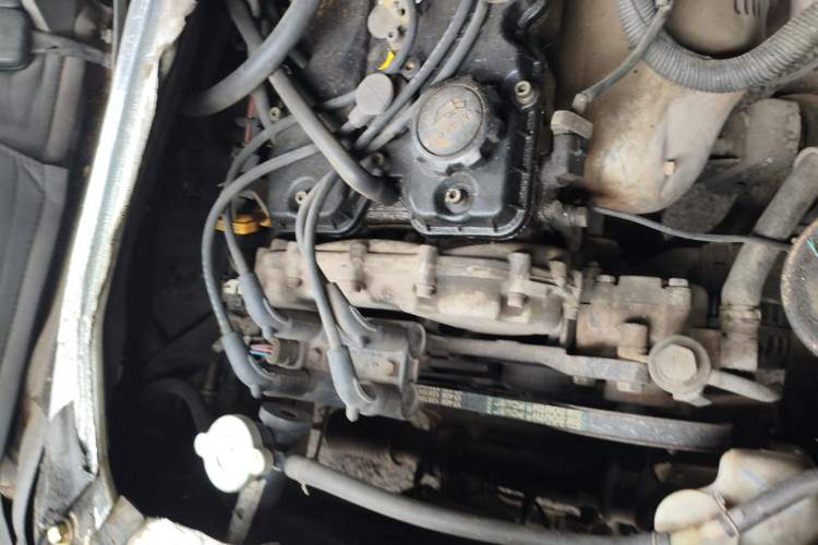 Used Jinbei Hiace 2014 2.0L 5th Generation Kuaiyunwang Business Version 4G21B Engine Bay Right