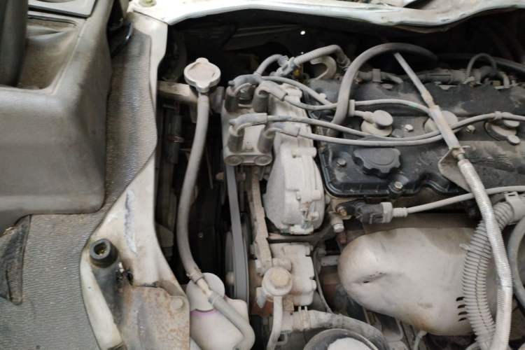 Used Jinbei Hiace 2014 2.0L 5th-Gen Power King Comfort Version V19 Engine Bay Right