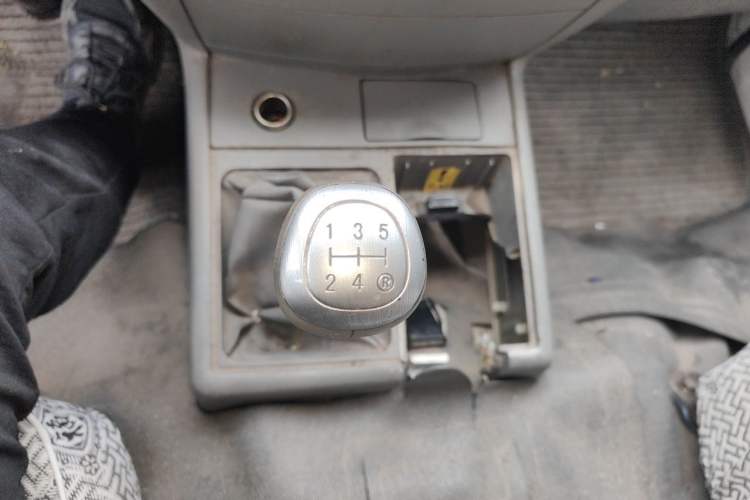 Used Jinbei Hiace 2014 2.0L 5th Generation Kuaiyunwang Business Version 4G20B Gear Lever