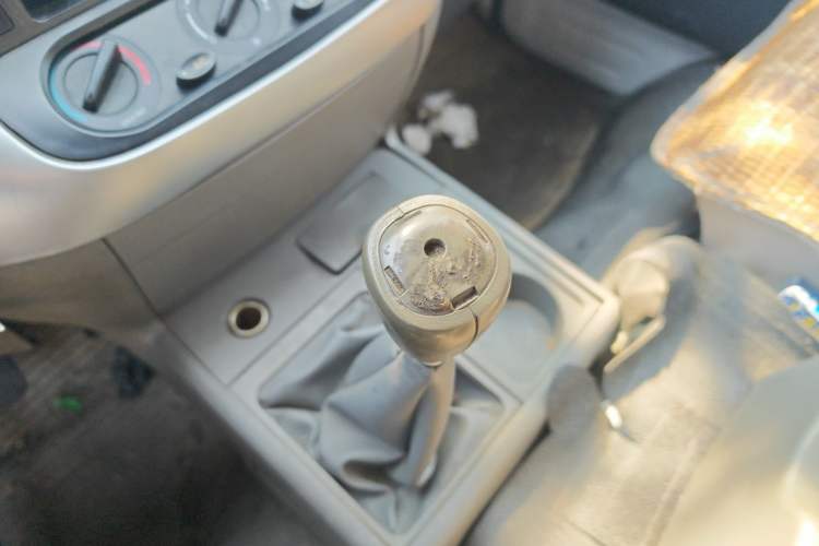 Used Jinbei Hiace 2014 2.0L Fifth-Generation Xiangyun Comfort Type 1 4G20C Gear Lever
